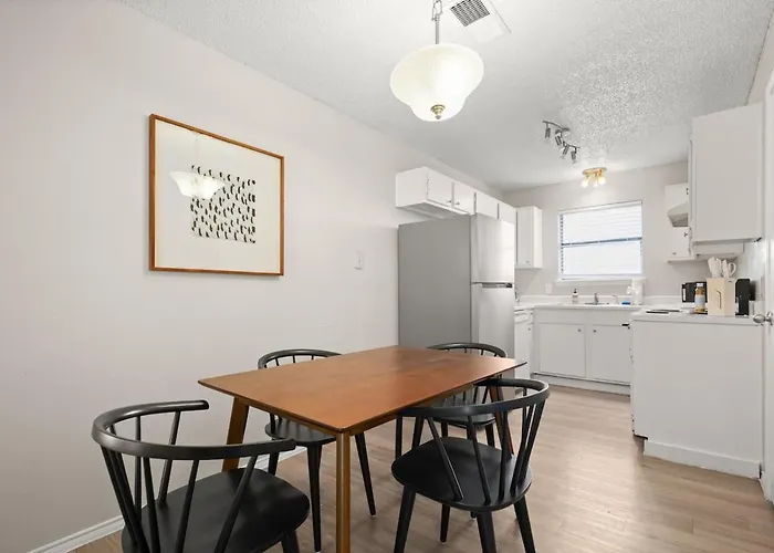 Modern - 1br -near Austin - King Bed Round Rock