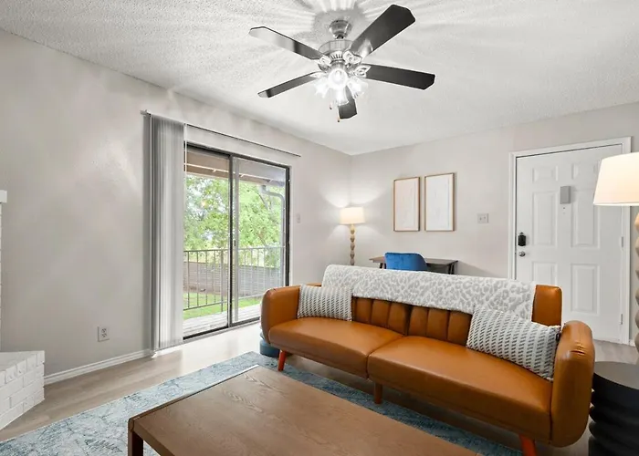 Modern - 1br -near Austin - King Bed
