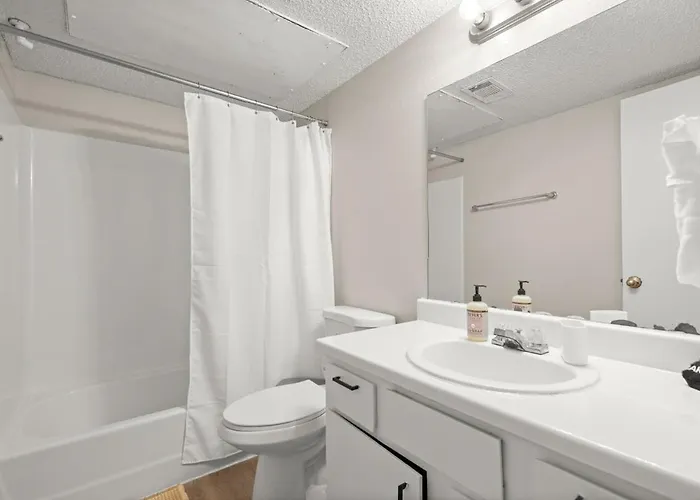 Modern - 1br -near Austin - King Bed Apartamento