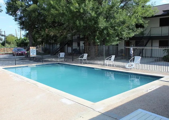 Modern - 1br -near Austin - King Bed Round Rock
