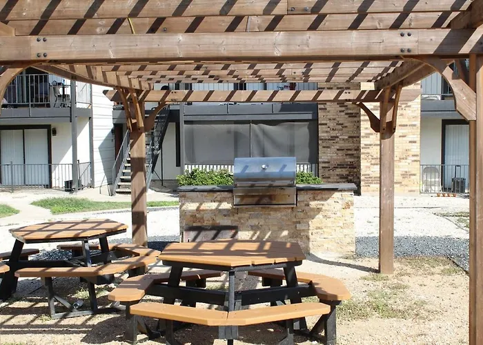 Modern - 1br -near Austin - King Bed * Round Rock
